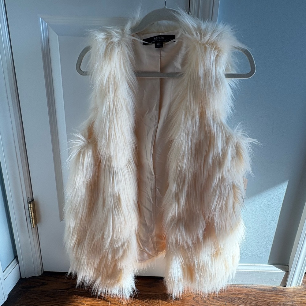 NWT Kensie Faux Fur Vest